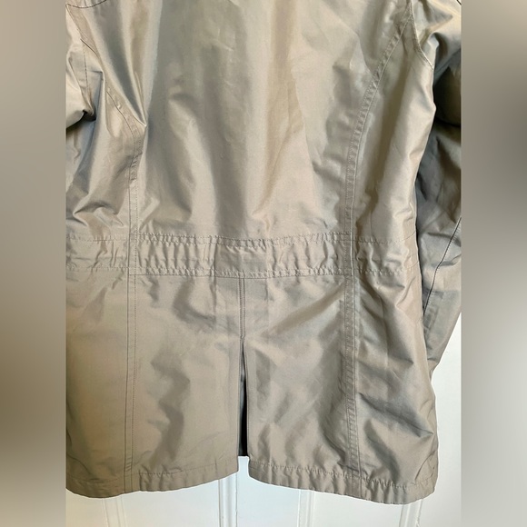 LL Bean H2Off Mesh Lined Rain Jacket fully loaded with features - Picture 4 of 9